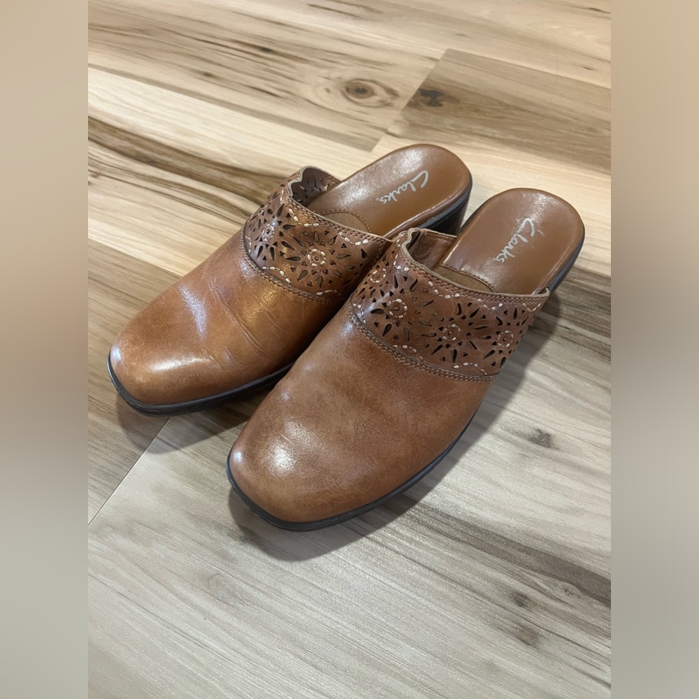Clark’s Brown Leather Clogs Women’s Size 7.5 Slip On Heel